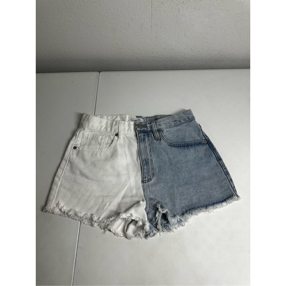 Rue 21 High Rise Two-Tone Partially Cuffed Cello Shorts Light Wach Denim Size 8